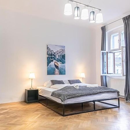 Spacious 2Br Apt -Near Wiener Stadthalle Burggassewiener Well Located Exterior photo