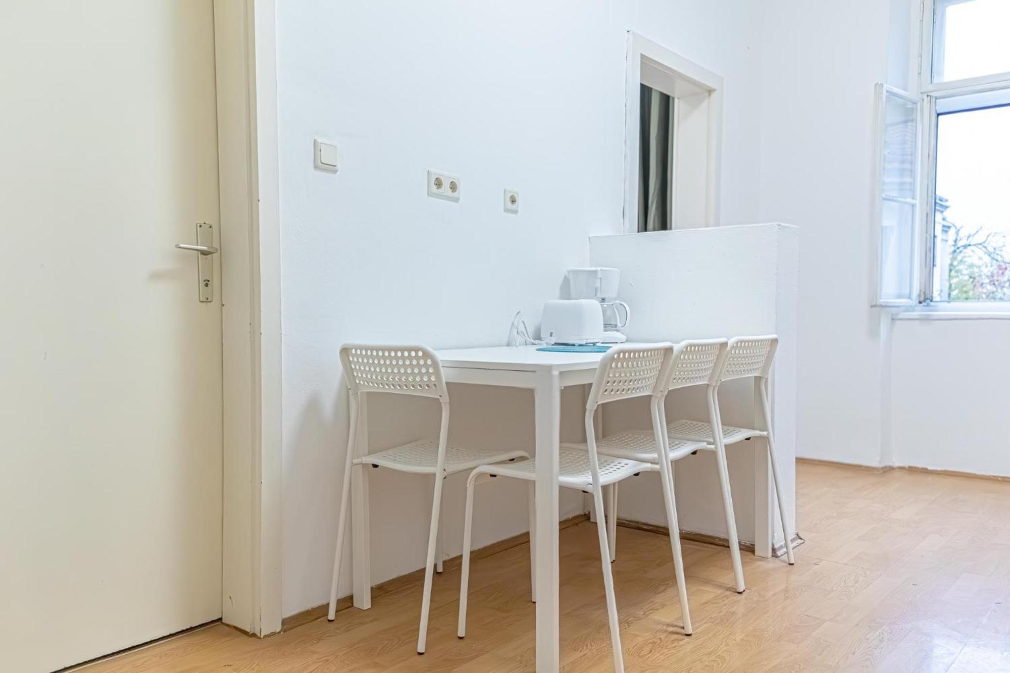 Spacious 2Br Apt -Near Wiener Stadthalle Burggassewiener Well Located Exterior photo